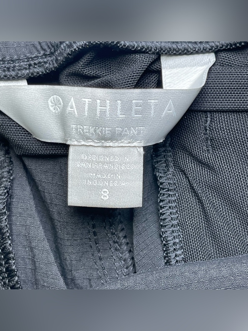 Athleta Trekkie Pant Size 8 Black Drawstring Cargo Joggers Hiking Travel Stretch - Picture 3 of 9